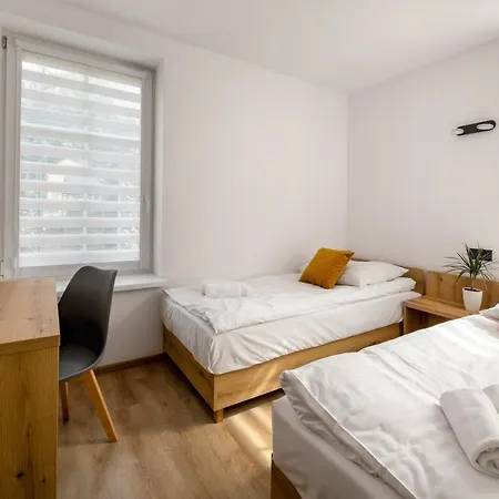 Centrum B * クドヴァ・ズドゥルイ